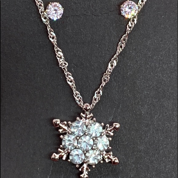 COPY - Snowflake cubic zirconia earrings and necklace  set - Picture 2 of 5